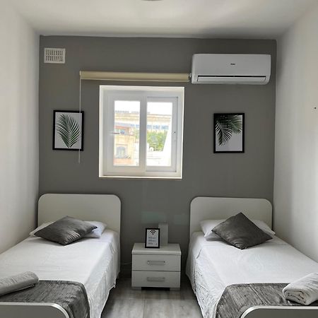 F3 Room 3, Private Room Two Single Beds Shared Bathroom Msida Exterior photo