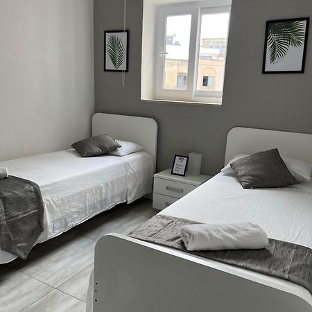 F3 Room 3, Private Room Two Single Beds Shared Bathroom Msida Exterior photo