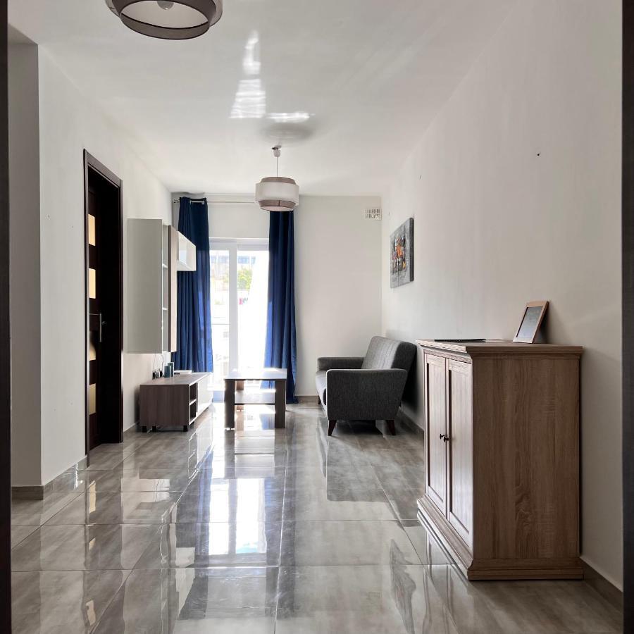 F3 Room 3, Private Room Two Single Beds Shared Bathroom Msida Exterior photo