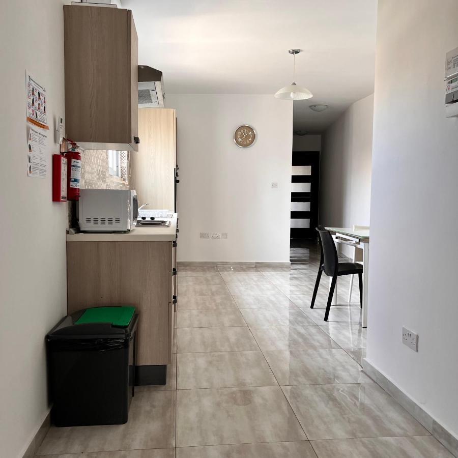 F3 Room 3, Private Room Two Single Beds Shared Bathroom Msida Exterior photo