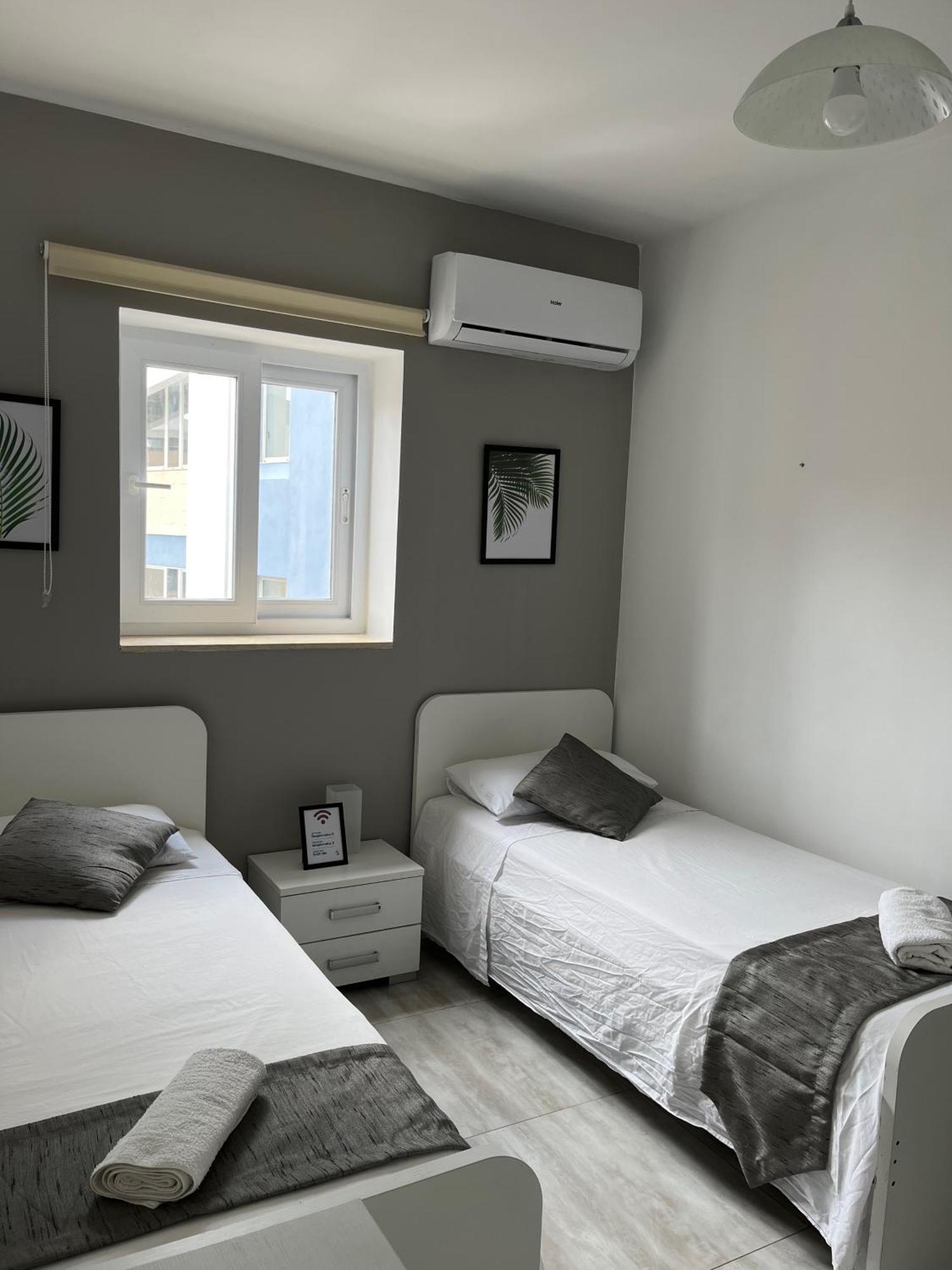 F3 Room 3, Private Room Two Single Beds Shared Bathroom Msida Exterior photo