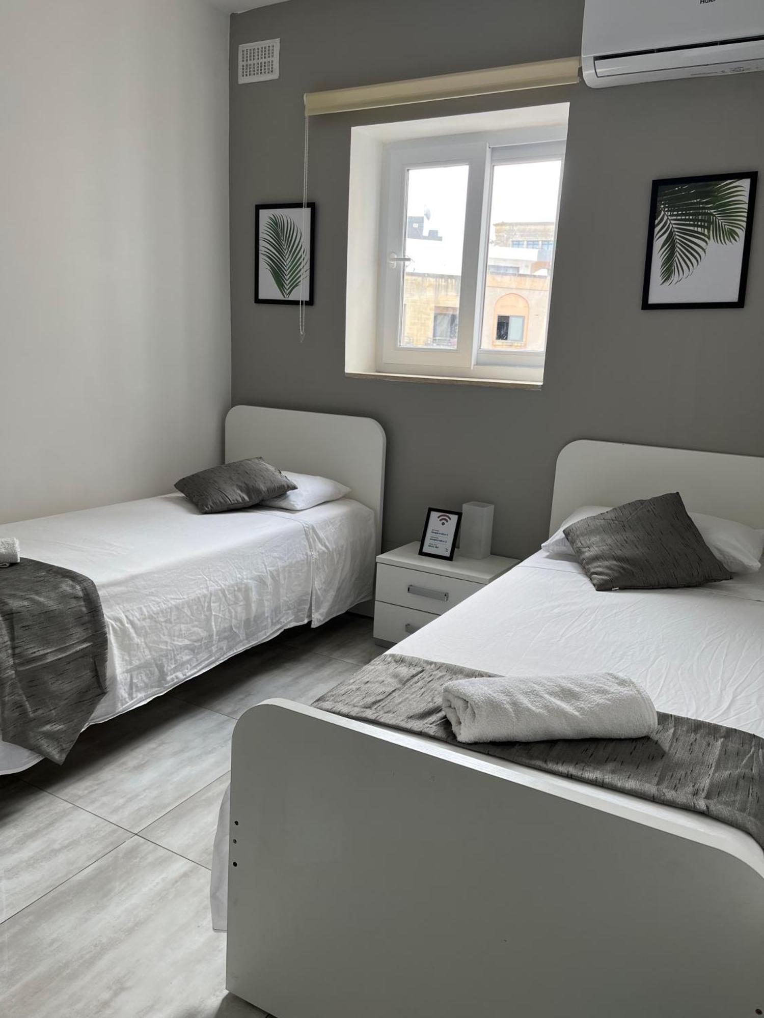 F3 Room 3, Private Room Two Single Beds Shared Bathroom Msida Exterior photo